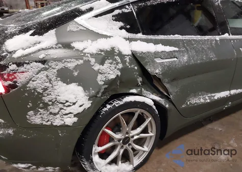 2019 Tesla Model 3 Long Range/Performance z USA, uszkodzony, nr VIN 5YJ3E1EB9KF214049